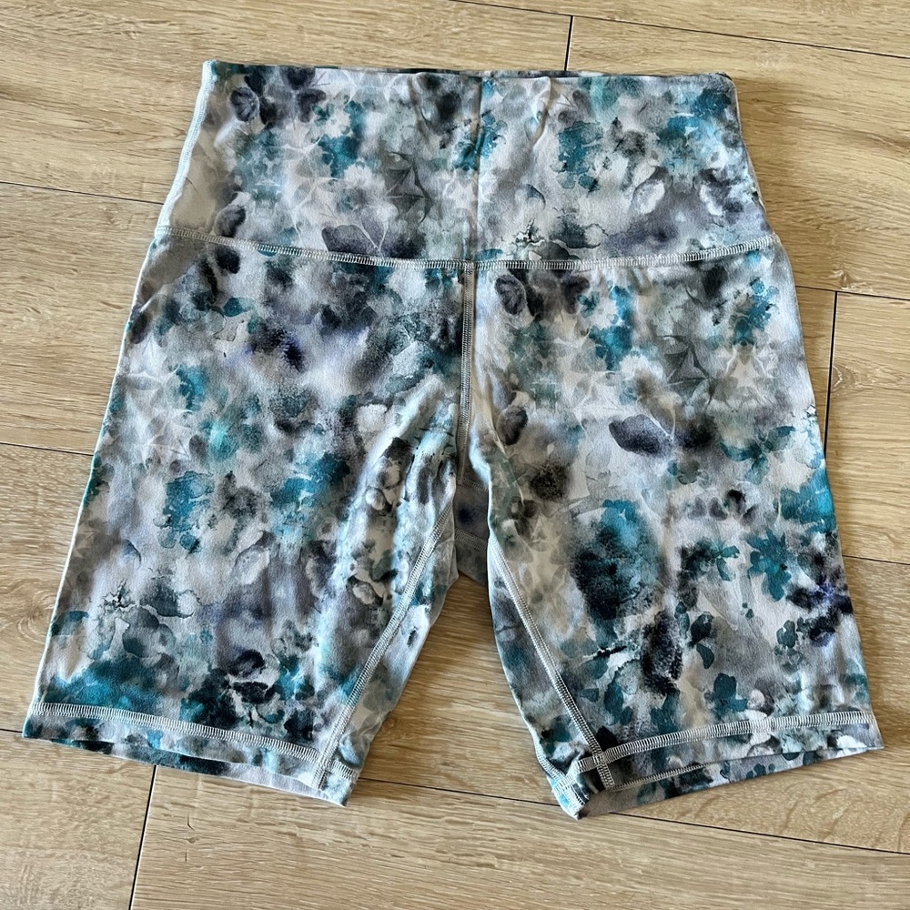 Lululemon align 6” shorts